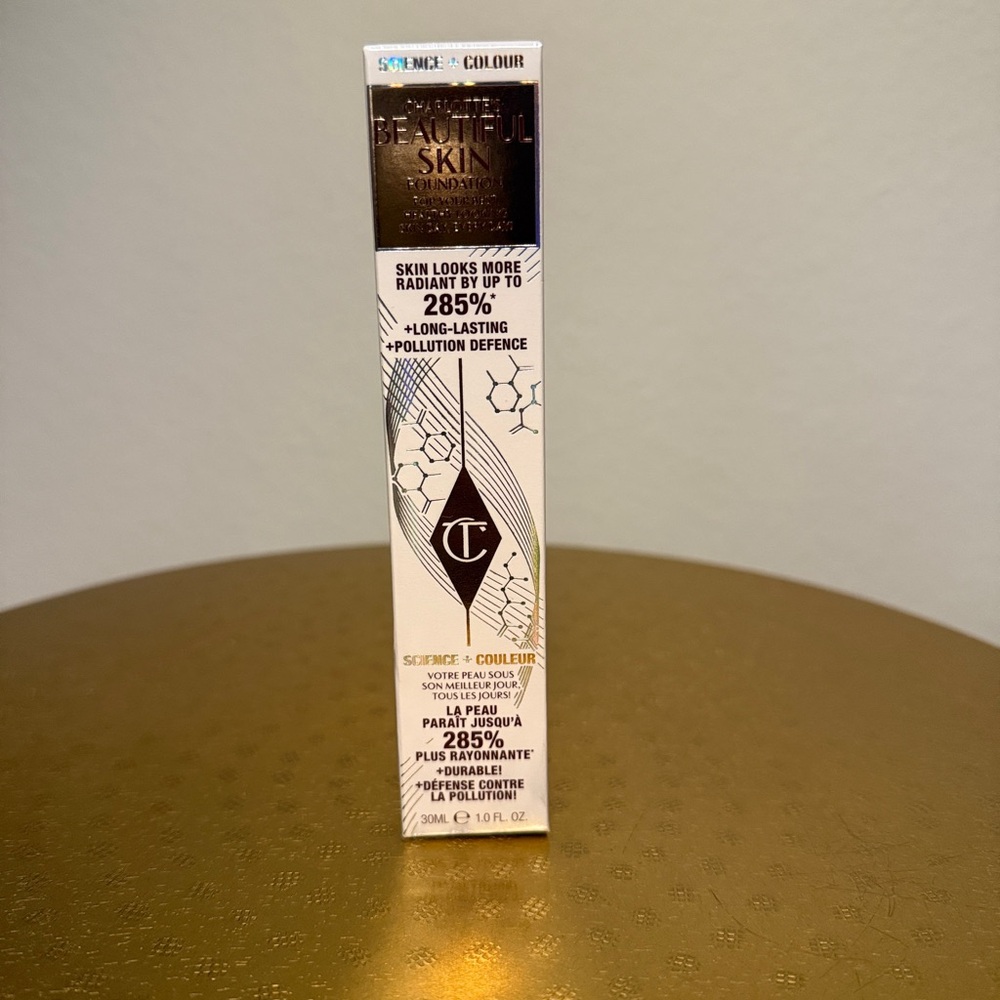 Charlotte Tilbury 6 NEUTRAL
Beautiful Skin Foundation NIB